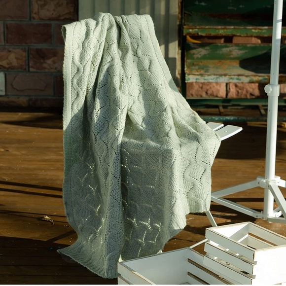 NEW Amélie Home Lightweight Wave Pattern Knit Throw Blanket Cozy Soft Warm 50x60 - Picture 2 of 12